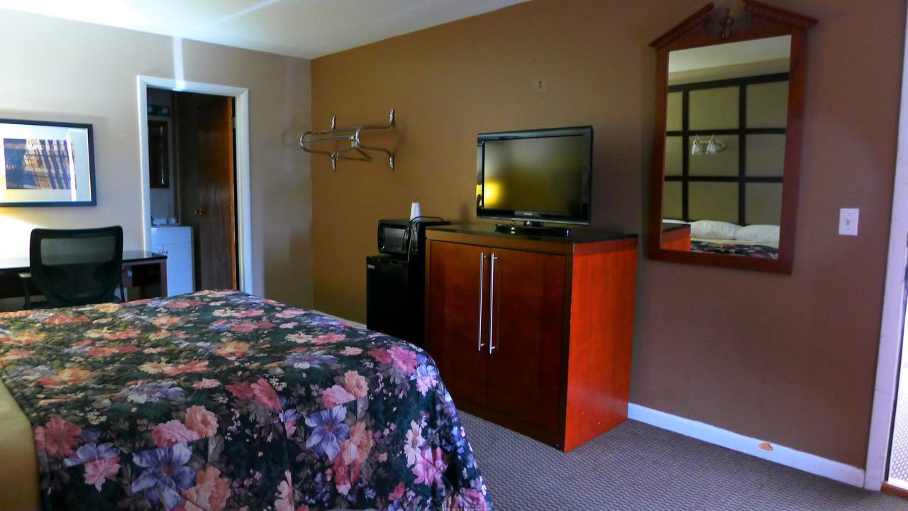Relax Inn Watertown Zewnętrze zdjęcie